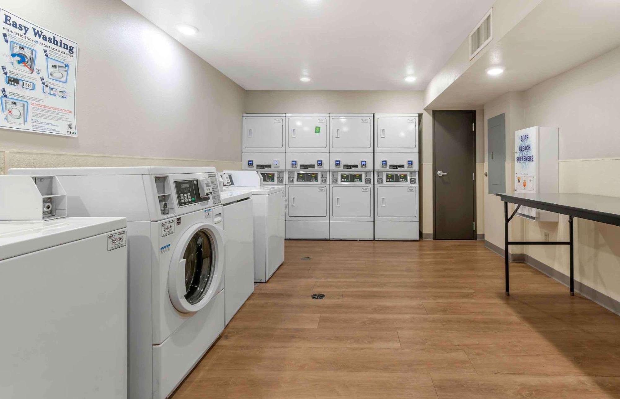 Extended Stay America Select Suites - Louisville - Airport Eksteriør bilde