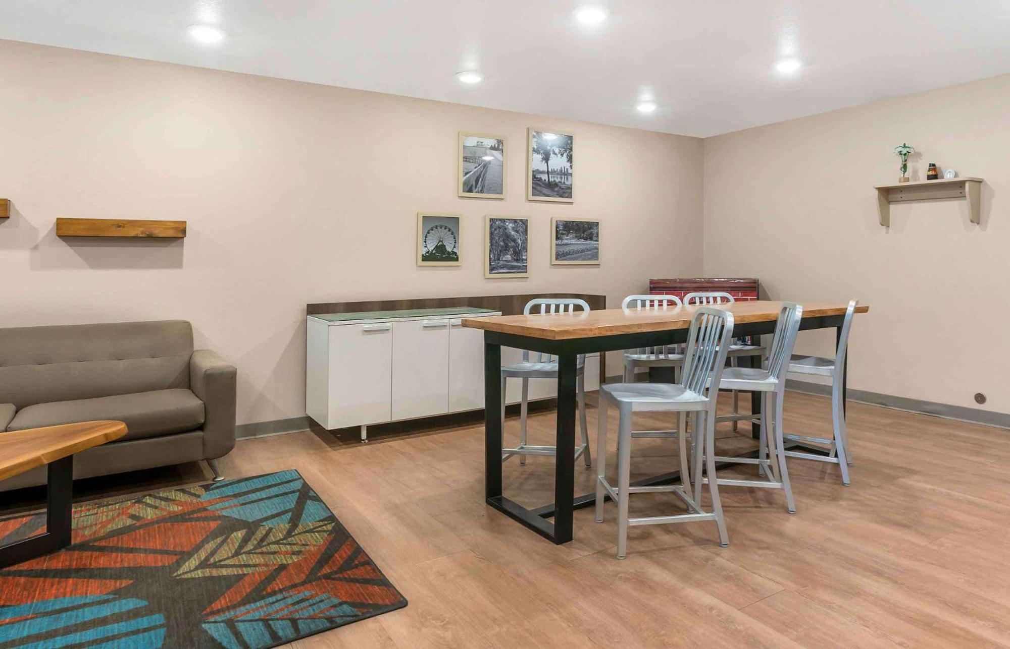 Extended Stay America Select Suites - Louisville - Airport Eksteriør bilde
